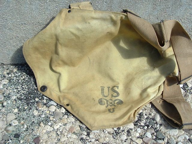 WWII U.S. GAS MASK BAG
