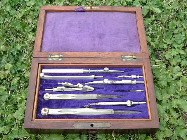 MECHANICAL DRAFTING SET