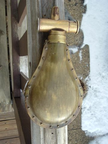 QUALITY HORN POWDER FLASK