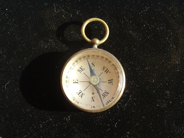 SMALL BRASS COMPASS