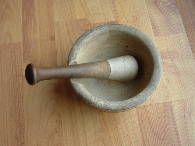 CIRCA LATE 19TH C. MORTAR & PESTLE