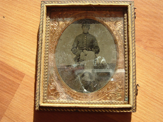 ARMED UNION SOLIDER TINTYPE