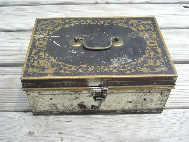 ACCOUTERMENT TIN BOX 